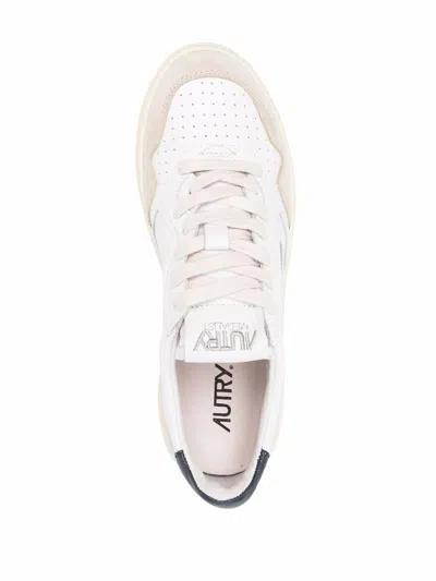 Autry Medalist Low Leather Sneakers