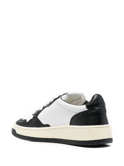 Autry 'medalist' White And Black Low Top Sneakers With Logo Patch