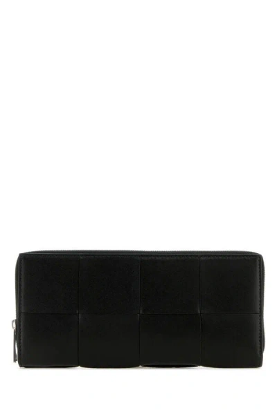 Bottega Veneta Men Black Leather Intrecciato Wallet In Black