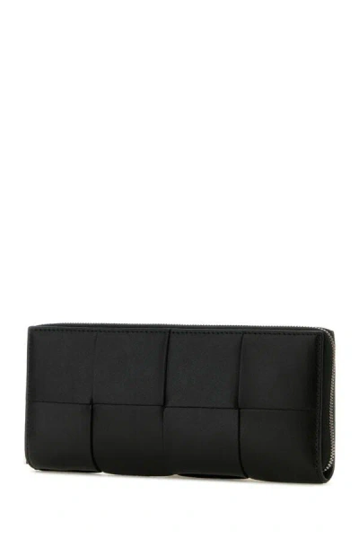 Bottega Veneta Men Black Leather Intrecciato Wallet In Black