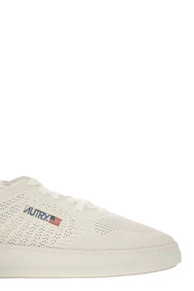 Autry Easeknit - Perforated Fabric Trainers In White