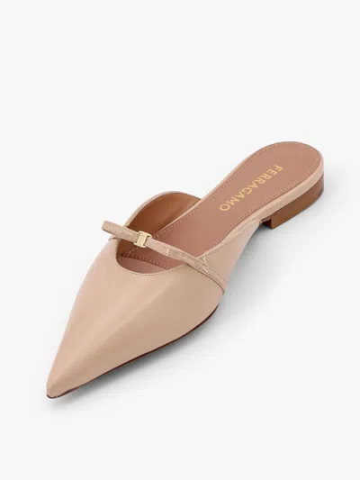 Ferragamo Giulye Mini Bow Pointed Flat Mules In Cream