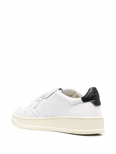 Autry Medalist Low Sneakers In White And Navy Blue Leather In White