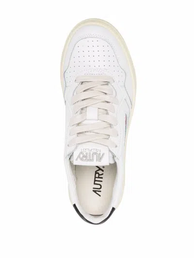 Autry Medalist Low Sneakers In White And Navy Blue Leather In White