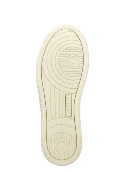 Autry Medalist Low-top Bicolor Leather Sneakers In White