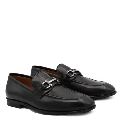 Ferragamo Florio Gancini-plaque Loafers In Black