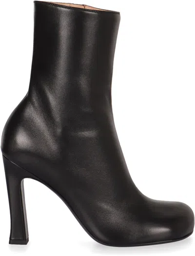 Bottega Veneta Nico Ankle Boots In Smooth Leather In Black