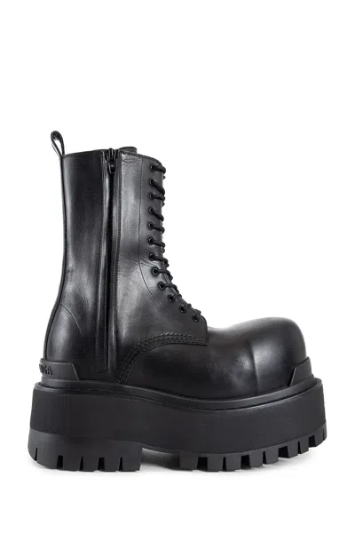 Balenciaga Black Ankle Boots With Logo Plaque On The Front And Side Zips In Leather Man In Black