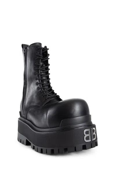 Balenciaga Black Ankle Boots With Logo Plaque On The Front And Side Zips In Leather Man In Black