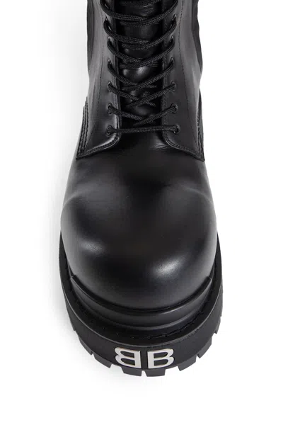 Balenciaga Black Ankle Boots With Logo Plaque On The Front And Side Zips In Leather Man In Black
