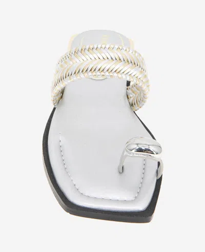 Kenneth Cole Andarna Metallic Woven Toe Ring Sandal In Silver Gold