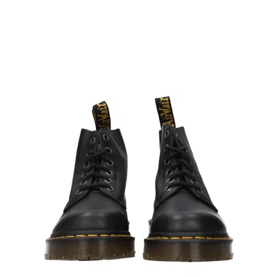 Dr. Martens Stivaletti Uomo Pelle Nero In Black
