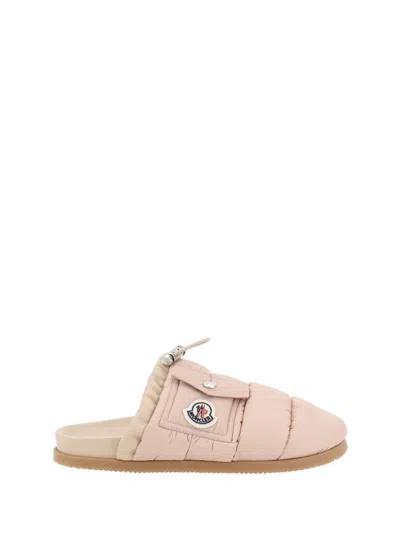 Moncler Mon Pocket Slippers With Soft Padded Design And Logo Patch In Pink