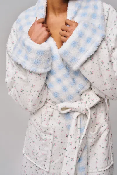 Danielle Guizio Ny Cozy Cloud Reversible Robe In Floral White/ Gingham