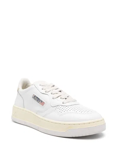 Autry Low Top Sneakers Logoed Heel In White