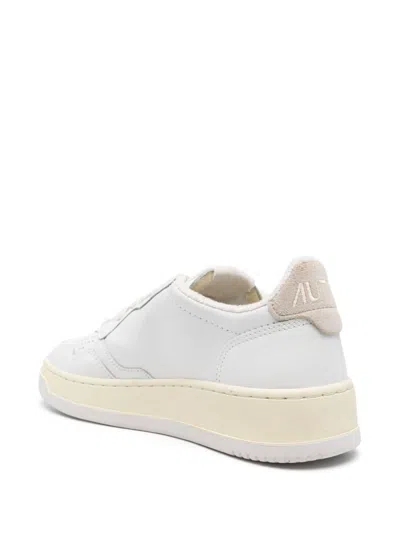 Autry Low Top Sneakers Logoed Heel In White