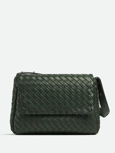 Bottega Veneta Men Cobble Messenger Grande In Green