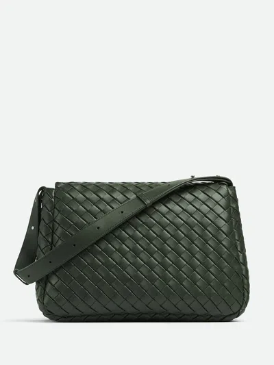 Bottega Veneta Men Cobble Messenger Grande In Green