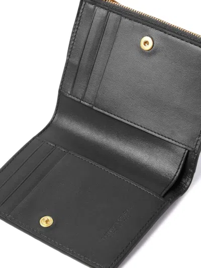 Bottega Veneta Portafoglio Intrecciato Bi-fold Piccolo Con Zip In Black