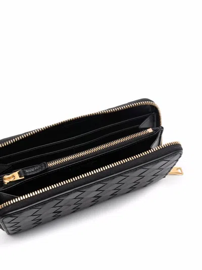 Bottega Veneta Women Portafoglio Intrecciato Con Zip In Black