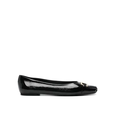 Ferragamo Gancini Buckle Patent Leather Ballet Flats In Black