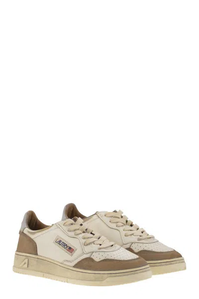 Autry Super Vintage Sneakers In White