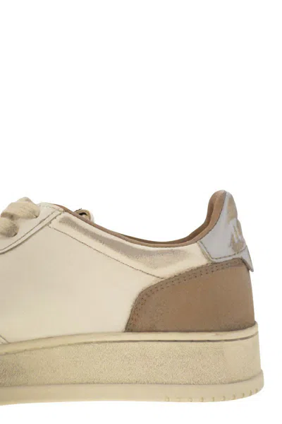 Autry Super Vintage Sneakers In White