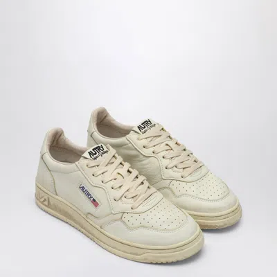 Autry 'medalist Low' White Low Sneakers With Logo Detail In White