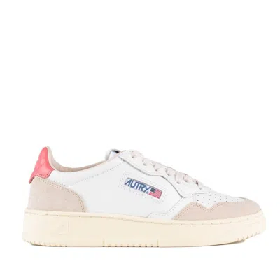Autry Low Medalist Sneakers In White, Pink