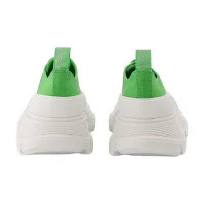 Alexander Mcqueen Sneakers Tread Aus Weissem Und Silberfarbenem Leder In Green