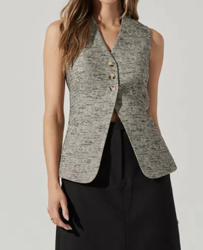 Astr Delphia Vest In Blk Speckle In Multi