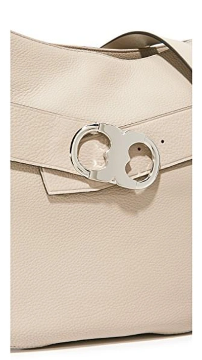 Shop Tory Burch Gemini Link Shoulder Bag In French Gray