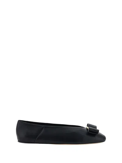 Ferragamo Vara Bow Ballet Flats In Black