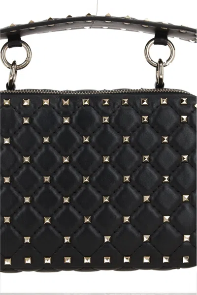 Valentino Borsa A Tracolla Compatta Trapuntata Con Borchie Dorate Nera In Black