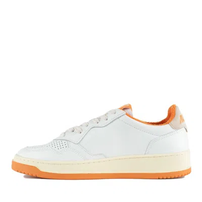 AUTRY AUTRY MEDALIST LOW WHITE LEATHER AND AMBERGLOW SNEAKERS 