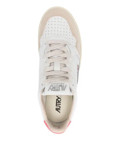 Autry Medalist Sneakers In White Leather With Fuchsia Heel In White