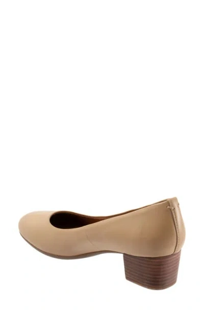 Softwalk ® Lynn Pump In Brown