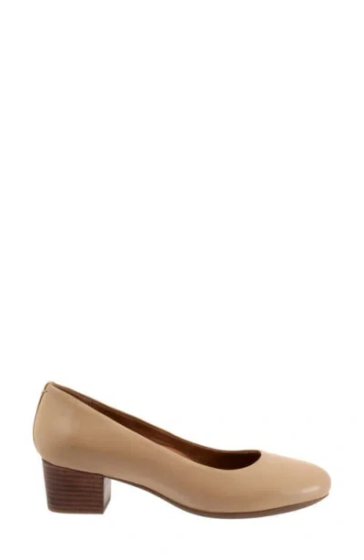 Softwalk ® Lynn Pump In Brown