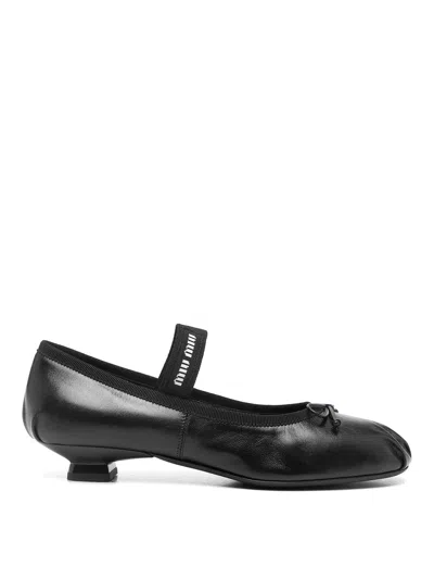 Miu Miu Ballerinas Mit Logo-intarsie In Schwarz