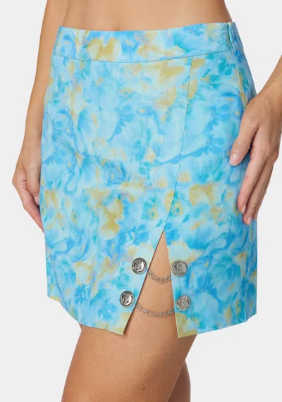 Bebe Chain Slit Mini Skirt In Floral Dreams Print