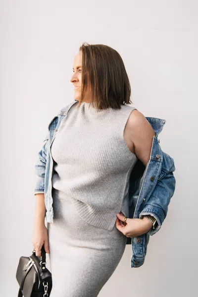BLACK TAPE MOCKNECK SLEEVELESS SWEATER IN HEATHER GREY 