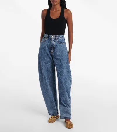 Alaïa Infradito Fishnet Mesh Mules In Gold