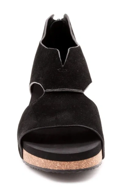 Volatile Gainsbourg Platform Wedge Sandal In Black