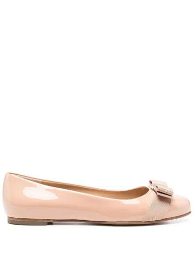 Ferragamo Varina Bow-detailed Patent-leather Ballet Flats In Blue