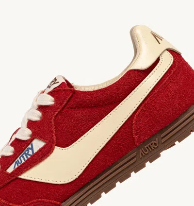Autry Windspin Low Woman Suede Leather Sneakers In Red