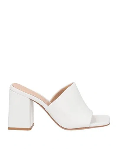 Gianvito Rossi Wynn Lambskin Block-heel Mule Sandals In White