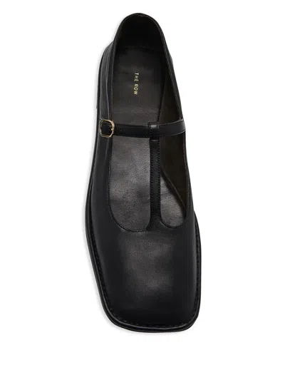 The Row Pointed T-strap Flat Shoes In Smooth Lamb Leather In 黑色