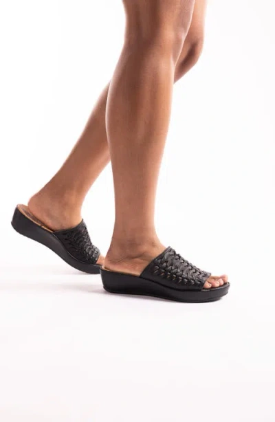L'amour Des Pieds Cyra Platform Wedge Slide Sandal In Black