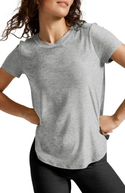 Beyond Yoga Featherweight On The Down Low Tee Silver Mist In Gray