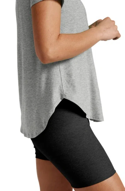 Beyond Yoga Featherweight On The Down Low Tee Silver Mist In Gray
